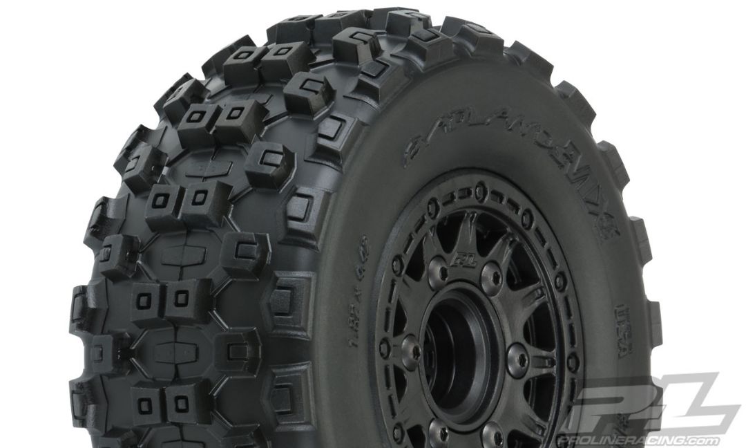 Pneus tout terrain Pro-Line Badlands MX SC 2,2"/3,0" M2 (moyen) montés sur roues hexagonales amovibles Raid Black 6x30 (2) pour Slash 2wd et Slash 4x4 avant ou arrière