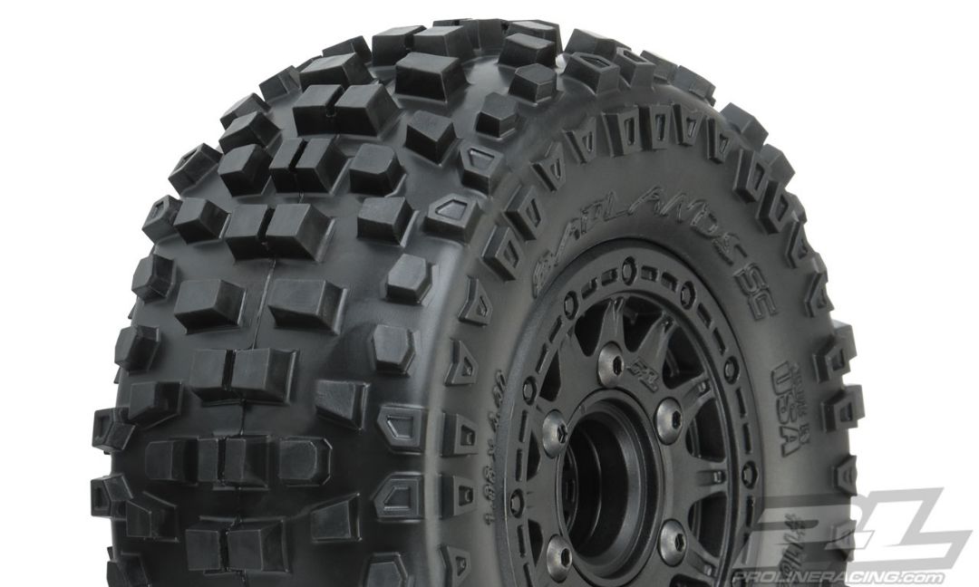 Pneus tout terrain Pro-Line Badlands SC 2,2"/3,0" montés sur roues hexagonales amovibles Raid Black 6x30 (2) pour Slash 2wd et Slash 4x4 avant ou arrière