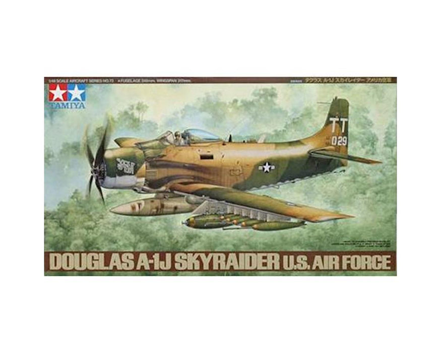 Modèle en plastique Douglas A1J Skyraider USA 1/48